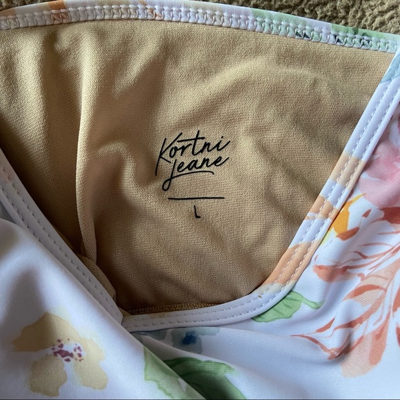 Kortni Jeane Swimmer - Picture 2 of 4